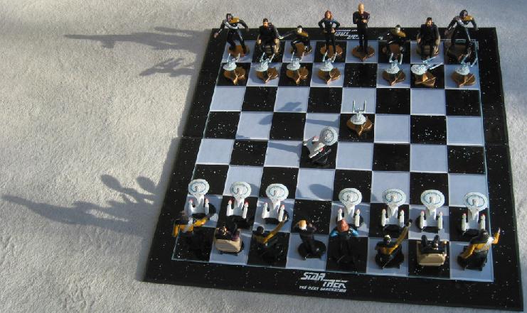 Star Trek  The Next Generation     2-D Chess   /   3-D-Schach     -     top view